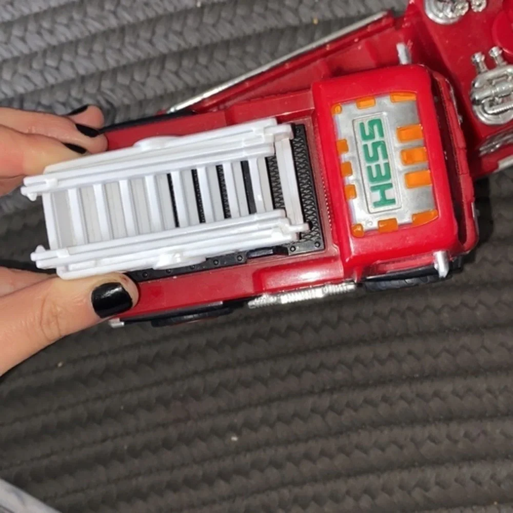 2015 Hess Fire Truck works needs batteries some signs of wear & play.